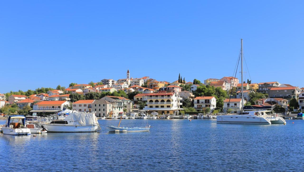 Apartments By The Sea Seget Vranjica, Trogir - 13771 Extérieur photo