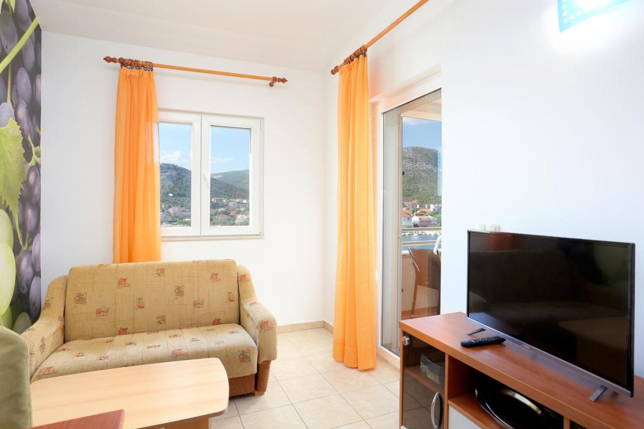 Apartments By The Sea Seget Vranjica, Trogir - 13771 Extérieur photo