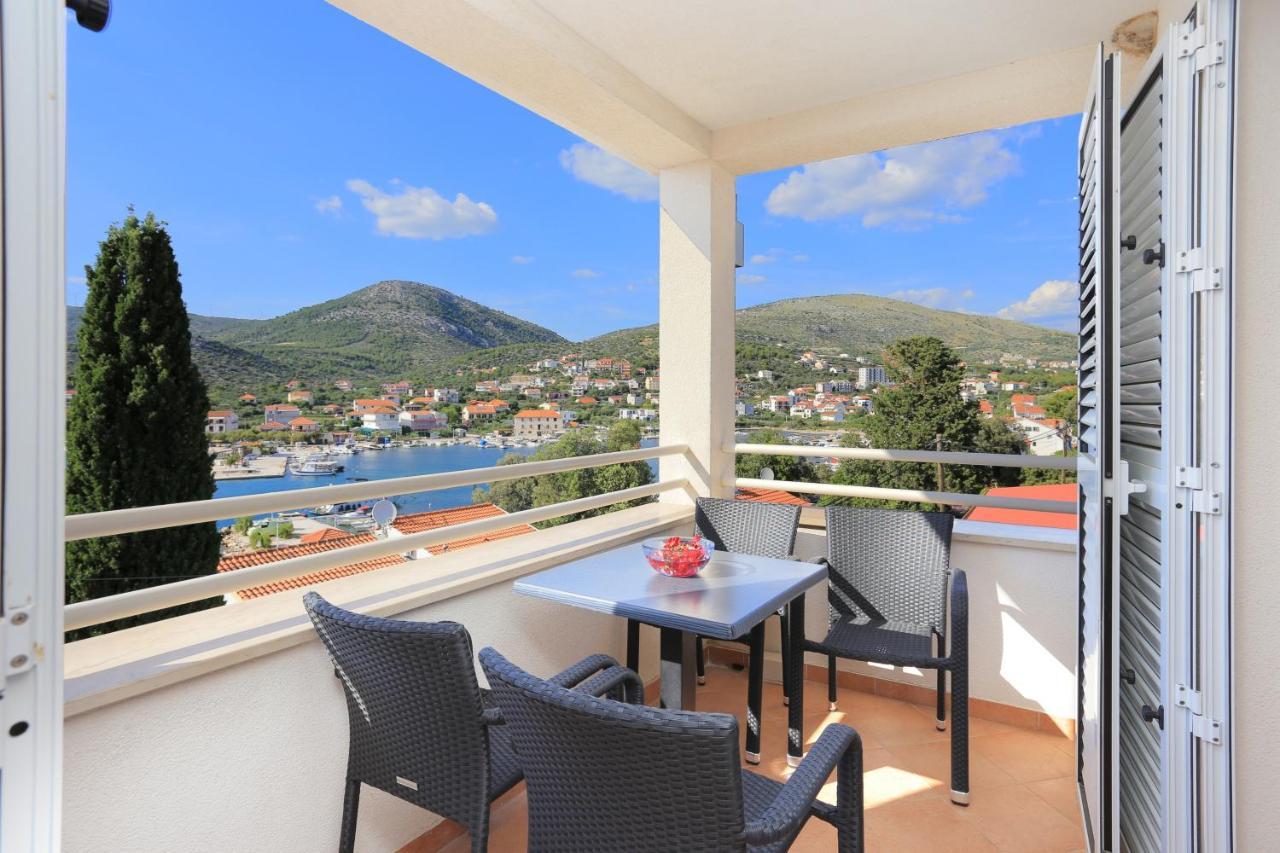 Apartments By The Sea Seget Vranjica, Trogir - 13771 Extérieur photo