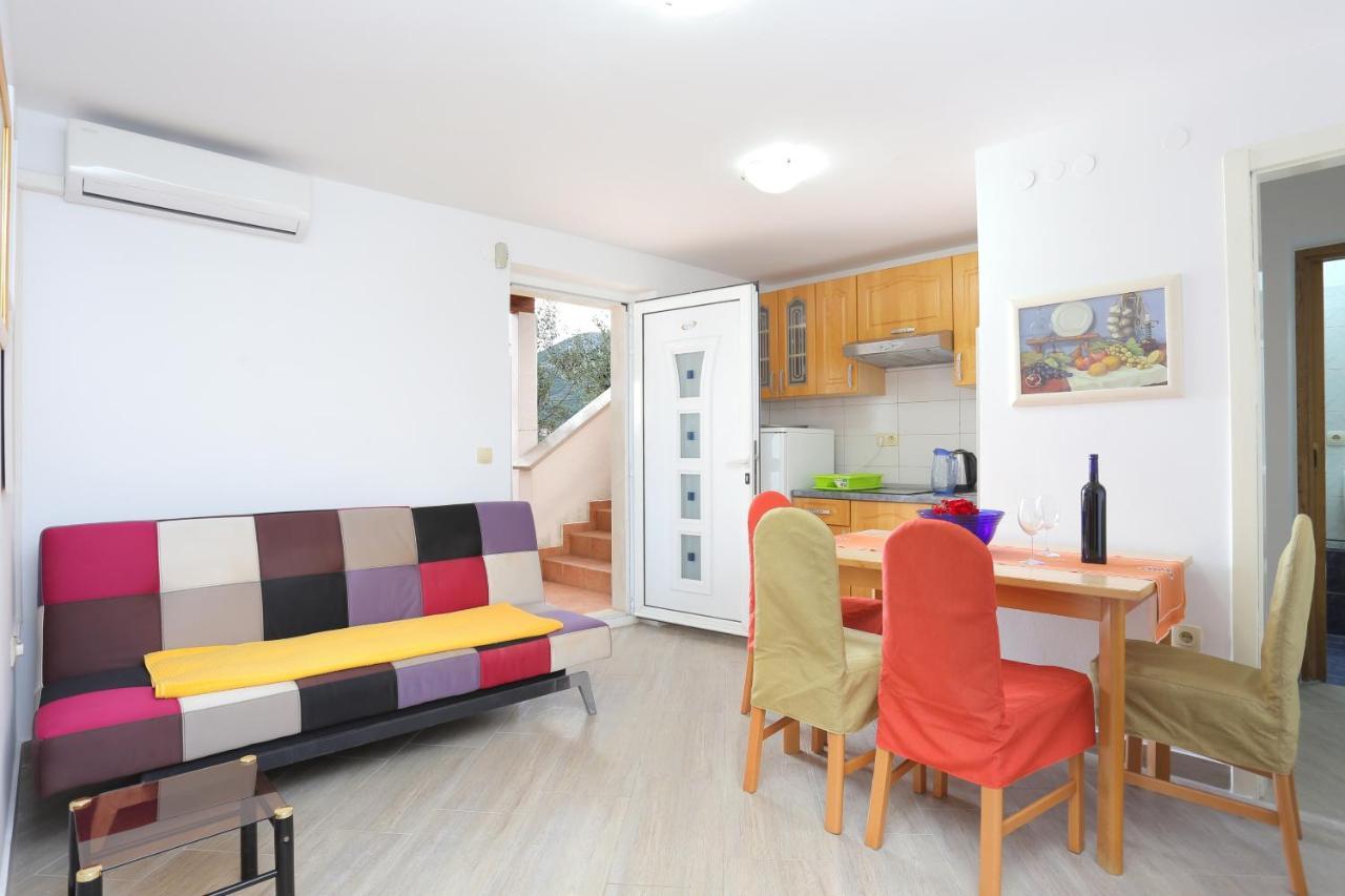 Apartments By The Sea Seget Vranjica, Trogir - 13771 Extérieur photo