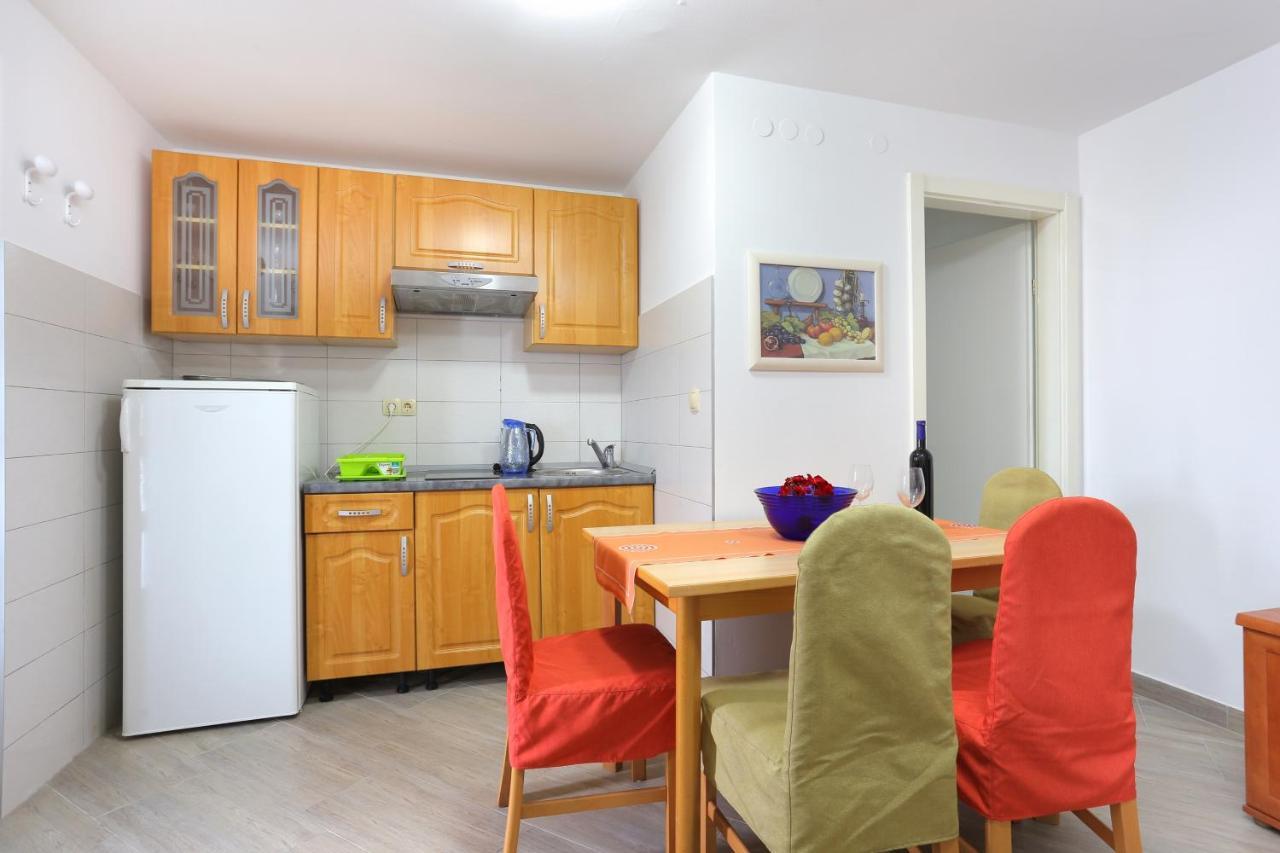 Apartments By The Sea Seget Vranjica, Trogir - 13771 Extérieur photo