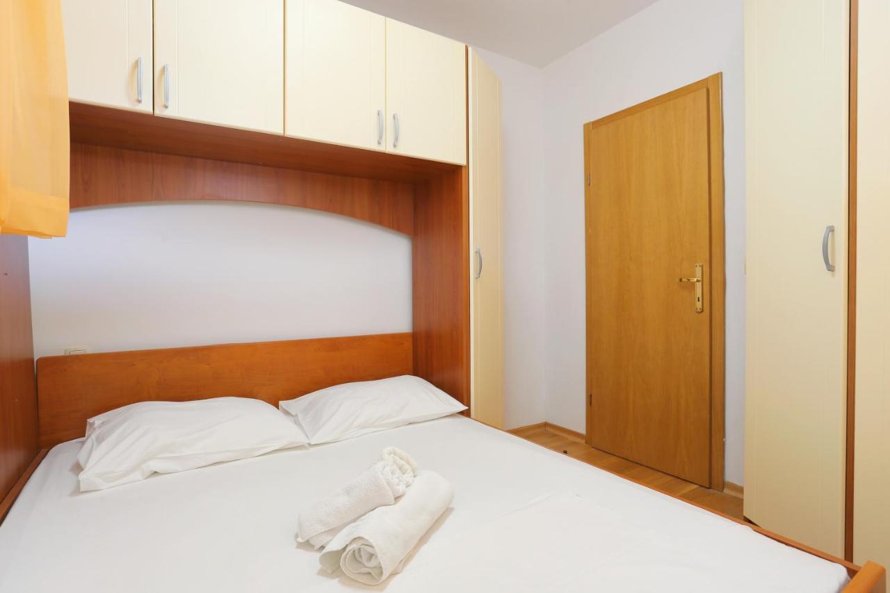 Apartments By The Sea Seget Vranjica, Trogir - 13771 Extérieur photo