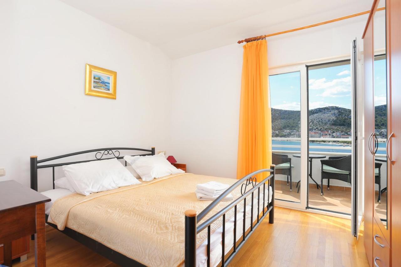 Apartments By The Sea Seget Vranjica, Trogir - 13771 Extérieur photo